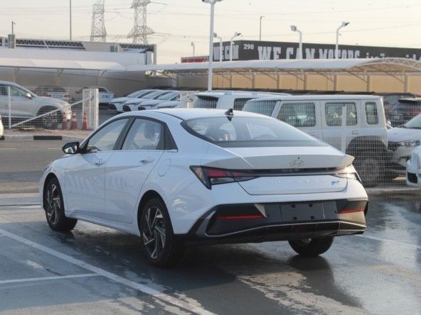 Новый Hyundai Elantra VII (CN7) Рестайлинг, 1.5 л, 2023 в Дубае от Titanum Cars Белый цвет. Other | AUTO.AE
