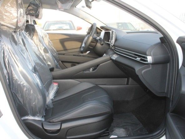 Новый Hyundai Elantra VII (CN7) Рестайлинг, 1.5 л, 2024 в Дубае от Titanum Cars Белый цвет. Other | AUTO.AE