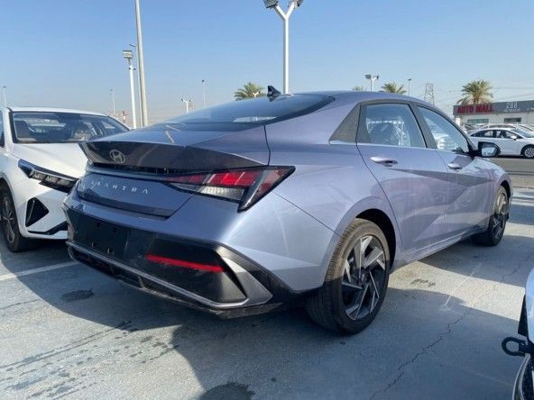 Новый Hyundai Elantra VII (CN7) Рестайлинг, 1.5 л, 2023 в Дубае от Titanum Cars Синий цвет. Other | AUTO.AE