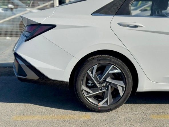Новый Hyundai Elantra VII (CN7) Рестайлинг, 1.5 л, 2024 в Дубае от Titanum Cars Белый цвет. Other | AUTO.AE