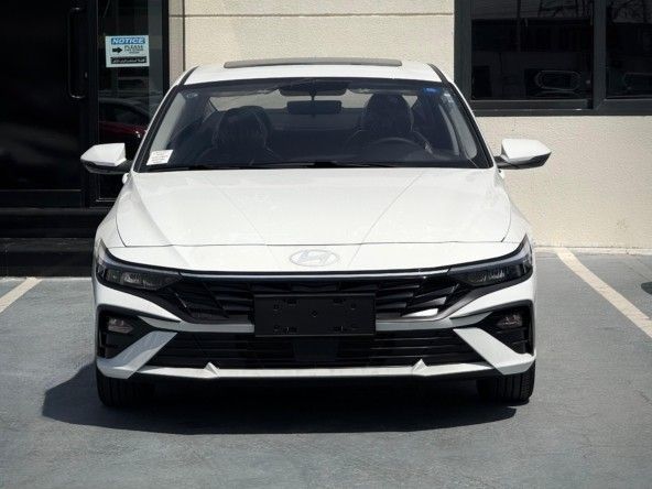 Новый Hyundai Elantra VII (CN7) Рестайлинг, 1.5 л, 2025 в Дубае от Titanum Cars Белый цвет. Other | AUTO.AE