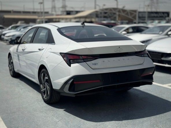 Новый Hyundai Elantra VII (CN7) Рестайлинг, 1.5 л, 2025 в Дубае от Titanum Cars Белый цвет. Other | AUTO.AE