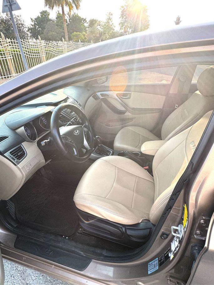 Подержанный Hyundai Elantra V (MD) Рестайлинг, 1.8 л, 2016 в Дубае Бежевый цвет. GCC | AUTO.AE