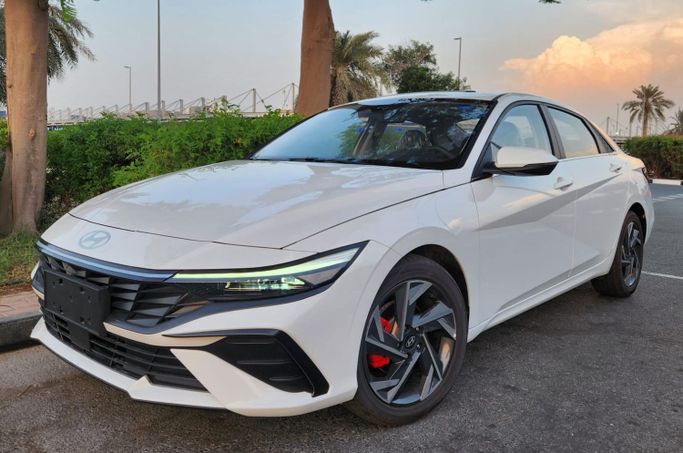 Новый Hyundai Elantra VII (CN7) Рестайлинг, 1.5 л, 2025 в Дубае от Passion Motors Белый цвет. Китайская | AUTO.AE