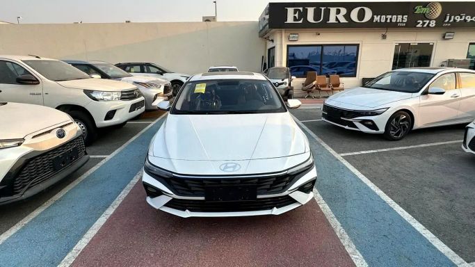 جديدة Hyundai Elantra عملية شد الوجه VII (CN7), 1.6 l, 2025 في في دبي من Euro Motors Fzco، اللون أبيض. المواصفات الصينية | AUTO.AE