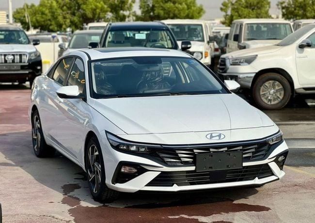 جديدة Hyundai Elantra عملية شد الوجه VII (CN7), 1.6 l, 2025 في في دبي من AL REEM AUTO، اللون أبيض. المواصفات الصينية | AUTO.AE