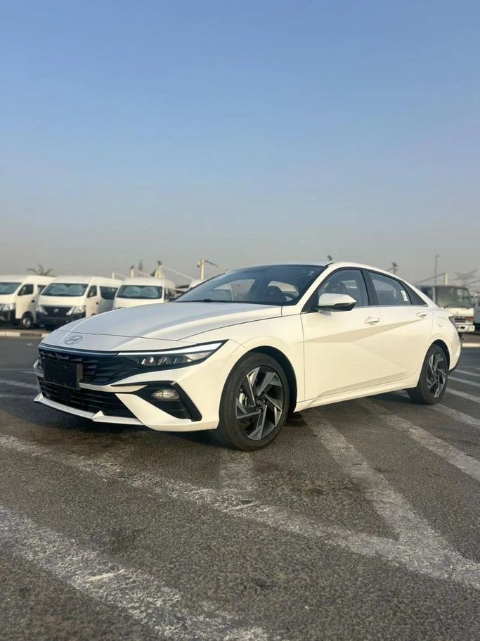 Новый Hyundai Elantra VII (CN7) Рестайлинг, 1.5 л, 2025 в Дубае от Signature Motors FZE Белый цвет. Китайская | AUTO.AE