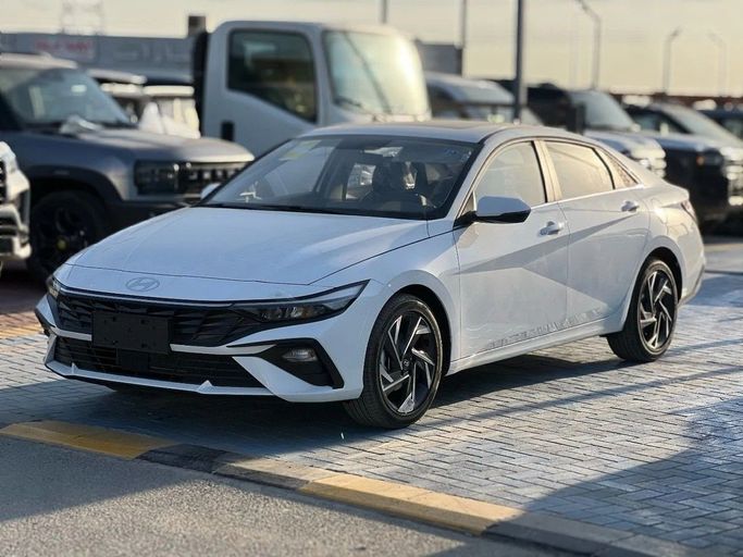 جديدة Hyundai Elantra عملية شد الوجه VII (CN7), 1.5 l, 2025 في في دبي من Fiyafe Cars FZCO، اللون أبيض. المواصفات الصينية | AUTO.AE
