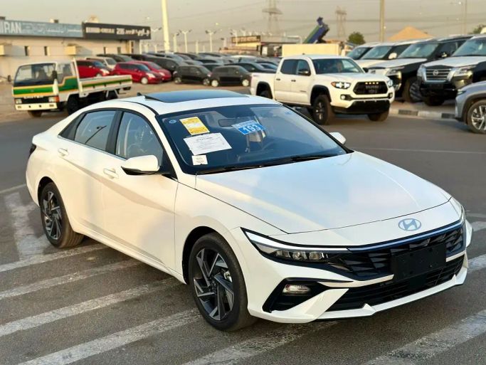Новый Hyundai Elantra VII (CN7) Рестайлинг, 2.0 л, 2025 в Дубае от SKY ZONE MOTORS Белый цвет. Китайская | AUTO.AE