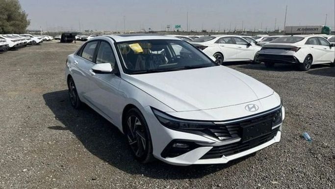 Новый Hyundai Elantra VII (CN7) Рестайлинг, 1.5 л, 2025 в Дубае от QUALITY AUTO FZC Белый цвет. Китайская | AUTO.AE