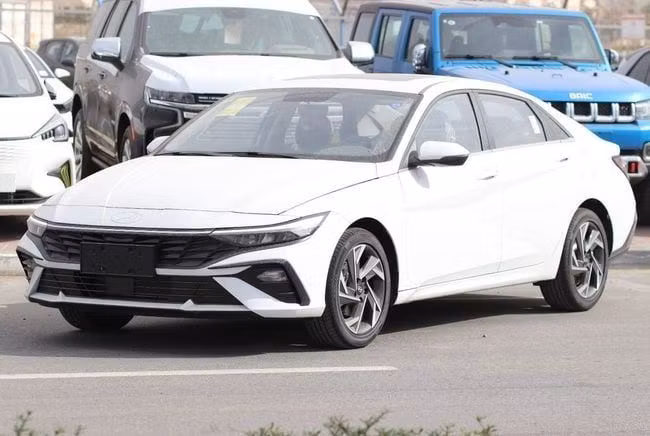 Новый Hyundai Elantra VII (CN7) Рестайлинг, 1.5 л, 2025 в Дубае от AL SHERAA AL MALAKI Белый цвет. Китайская | AUTO.AE | Объявление #244748