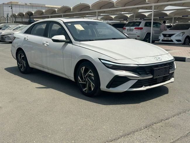 جديدة Hyundai Elantra عملية فيس ليفت VII (CN7), 1.5 l, 2025 في في دبي من AL SHERAA AL MALAKI، اللون أبيض. المواصفات الصينية | AUTO.AE