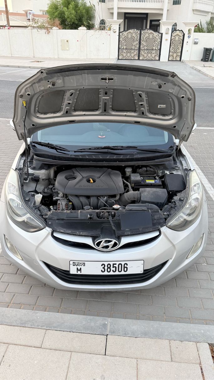 مستعملة ⁦Hyundai Elantra ف (دكتوراه في الطب)، 1.8 l، 2013⁩ في في الإمارات, دبي، اللون فضي. مواصفات الخليج | AUTO.AE | إعلان #287658