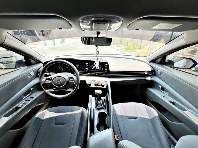 Used Hyundai Elantra VII (CN7), 1.6 l, 2023 in UAE, Dubai by AUTO LINK SPECIALIZED VEHICLES TRADING LLC, White color.  | AUTO.AE | Listing #295832 — photo 10 of 13