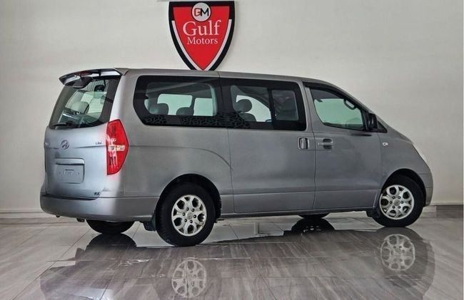 Подержанный Hyundai Grand Starex I, 2.5 л, 2014 в Дубае от Gulf Motors Серебристый цвет. Корейская | AUTO.AE