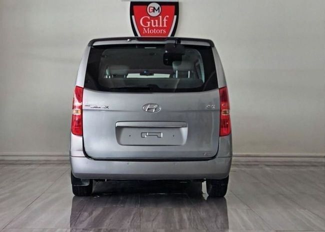 Подержанный Hyundai Grand Starex I, 2.5 л, 2014 в Дубае от Gulf Motors Серебристый цвет. Корейская | AUTO.AE