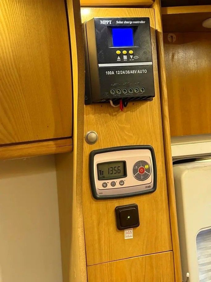 Подержанный Hyundai H-1 II, 2.5 л, 2014 в Дубае от Platform Used Cars Белый цвет. Корейская | AUTO.AE