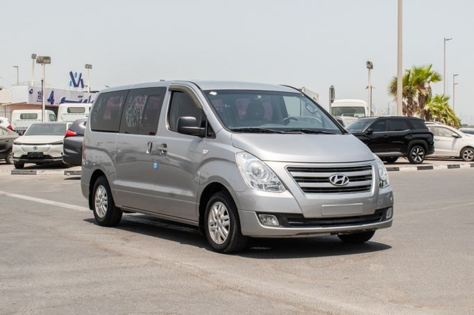 Used Hyundai H-1 II Facelift, 2.5 l, 2017 in Dubai by RIVER AUTO FZCO, Silver color. Korean Specs | AUTO.AE | Listing #264241