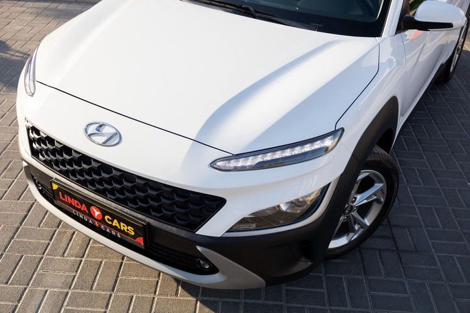 Подержанный Hyundai Kona I Рестайлинг, 1.0 л, 2023 в Дубае от Linda Cars Белый цвет. GCC | AUTO.AE