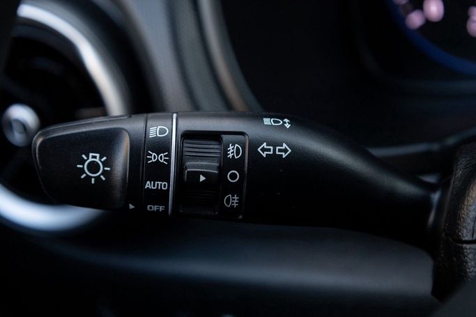 Подержанный Hyundai Kona I Рестайлинг, 1.0 л, 2023 в Дубае от Linda Cars Белый цвет. GCC | AUTO.AE