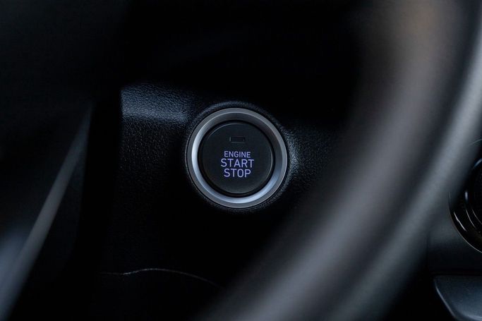 Подержанный Hyundai Kona I Рестайлинг, 1.0 л, 2023 в Дубае от Linda Cars Белый цвет. GCC | AUTO.AE