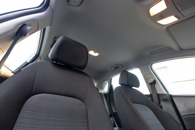 Подержанный Hyundai Kona I Рестайлинг, 1.0 л, 2023 в Дубае от Linda Cars Белый цвет. GCC | AUTO.AE