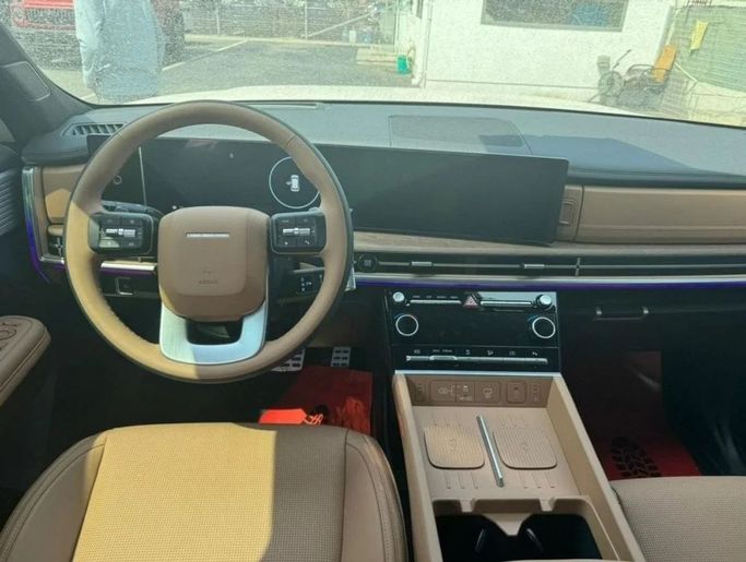 Новый Hyundai Santa Fe V (MX5), 2.5 л, 2024 в Дубае от Mohamed Hakim Motors Коричневый цвет. Other | AUTO.AE