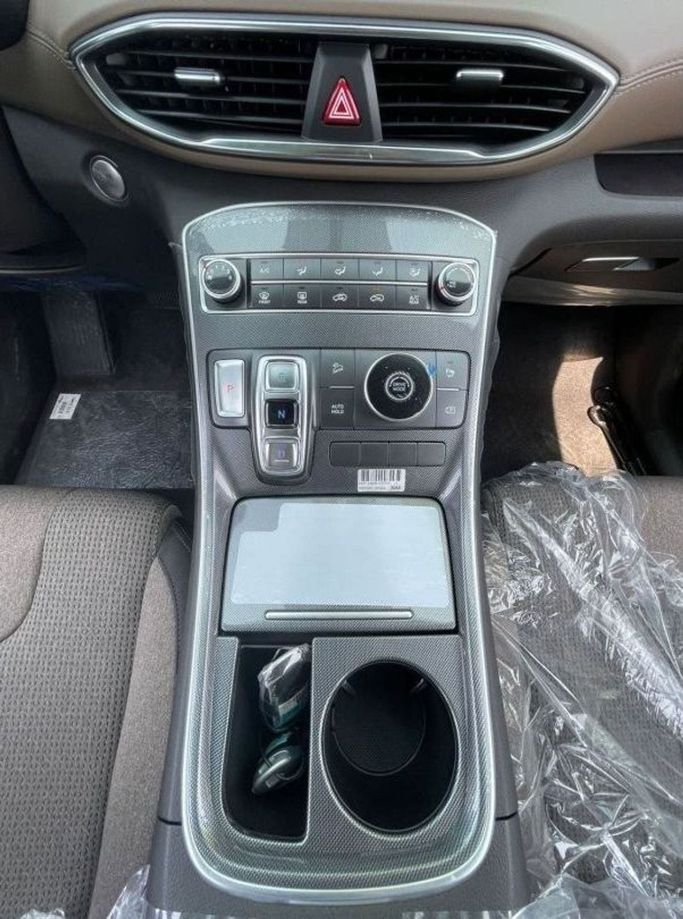 Новый Hyundai Santa Fe IV Рестайлинг, 2.5 л, 2023 в Дубае от Mohamed Hakim Motors Белый цвет. Other | AUTO.AE