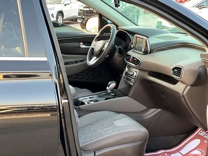 Подержанный Hyundai Santa Fe IV, 2.4 л, 2020 в Дубае от Lucky Star Motors Черный цвет. Американская | AUTO.AE