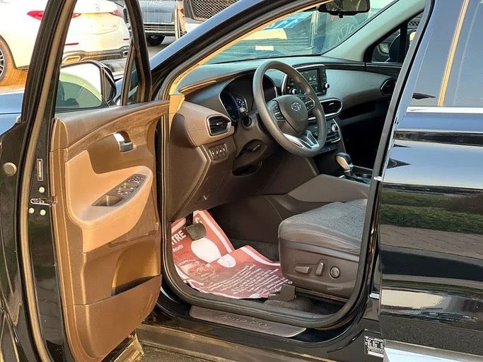 Подержанный Hyundai Santa Fe IV, 2.4 л, 2020 в Дубае от Lucky Star Motors Черный цвет. Американская | AUTO.AE