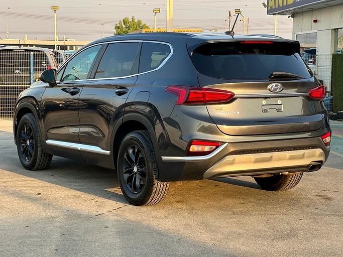 Подержанный Hyundai Santa Fe IV, 2.4 л, 2020 в Дубае от Lucky Star Motors Серый цвет. Американская | AUTO.AE