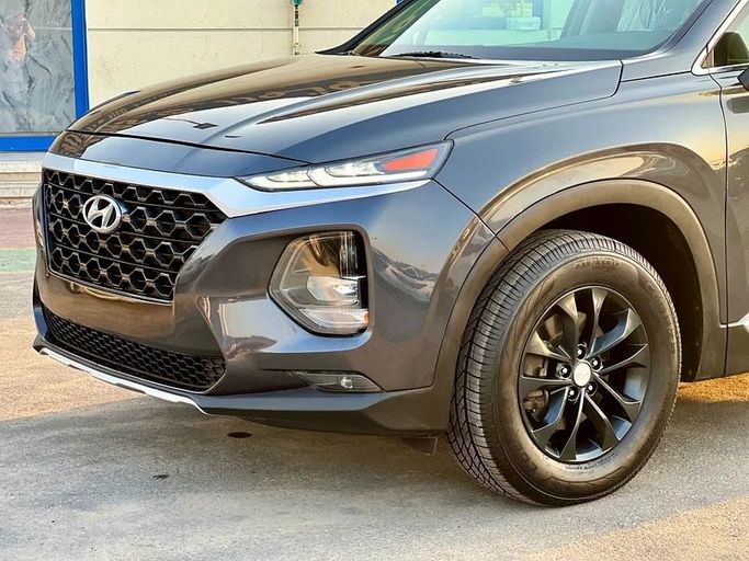 Подержанный Hyundai Santa Fe IV, 2.4 л, 2020 в Дубае от Lucky Star Motors Серый цвет. Американская | AUTO.AE