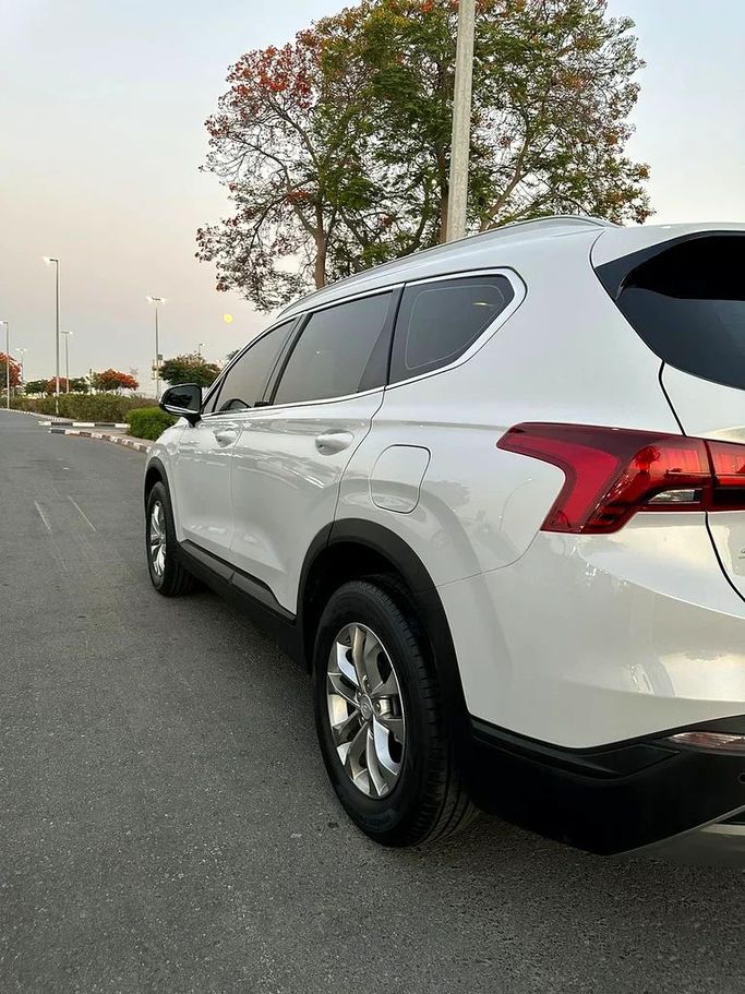 Used Hyundai Santa Fe IV, 2.4 l, 2021 in Dubai by First Choice Motors, White color. GCC Specs | AUTO.AE