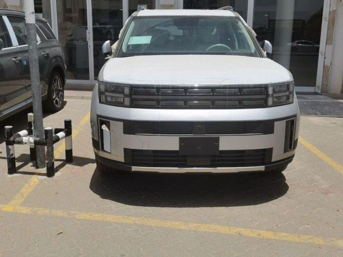 Новый Hyundai Santa Fe V (MX5), 2.5 л, 2024 в Дубае от TARGET MOTORS FZE Серебристый цвет. GCC | AUTO.AE