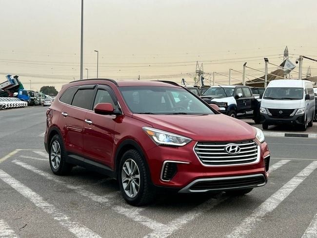 مستعملة Hyundai Santa Fe ثالثاً فيس ليفت, 3.3 l, 2018 في في دبي من SIKANDAR MOTORS، اللون أحمر. المواصفات الأمريكية | AUTO.AE