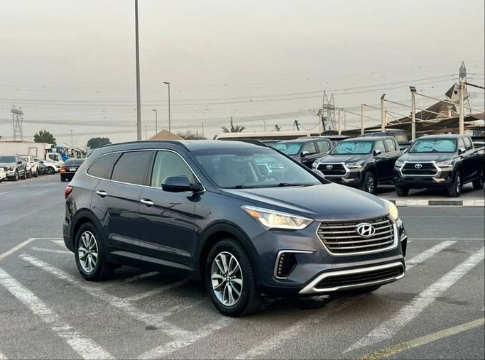 مستعملة Hyundai Santa Fe ثالثاً فيس ليفت, 2.4 l, 2019 في في دبي من SIKANDAR MOTORS، اللون رمادي. أخرى | AUTO.AE | إعلان #270014