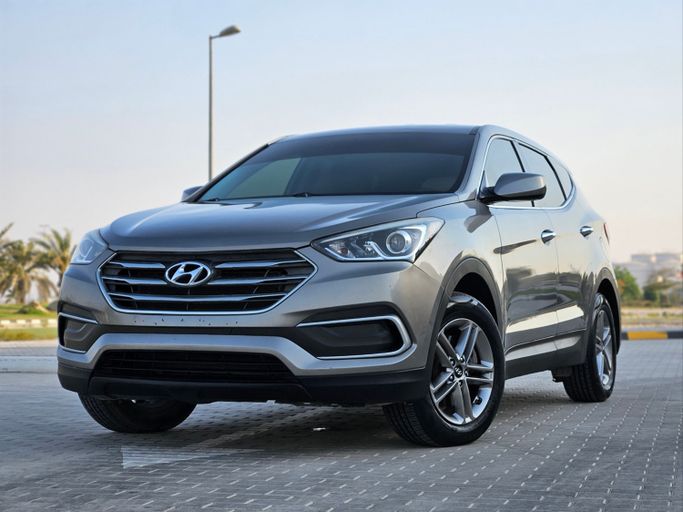 Used ⁦Hyundai Santa Fe III Facelift, 2.0 l, 2018⁩ in UAE, Dubai by NEW ABU TAJ MOTORS, Silver color. American Specs | AUTO.AE | Listing #286807