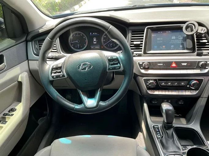Подержанный Hyundai Sonata VII (LF) Рестайлинг, 2.0 л, 2018 в Дубае от Alta Class Motors Синий цвет. Американская | AUTO.AE