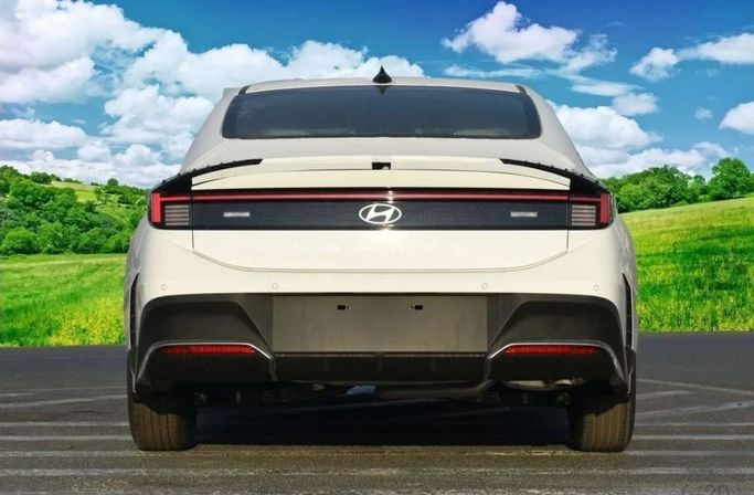 Новый Hyundai Sonata VIII (DN8) Рестайлинг, 2.5 л, 2024 в Дубае от Mohamed Hakim Motors Белый цвет. Other | AUTO.AE