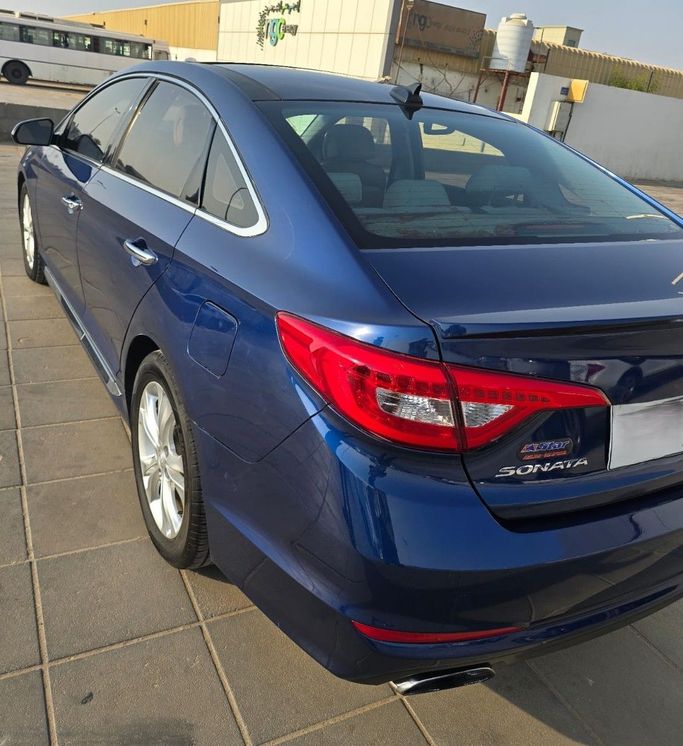 Used Hyundai Sonata VII (LF), 2.4 l, 2015 in Dubai, Blue color. American Specs | AUTO.AE