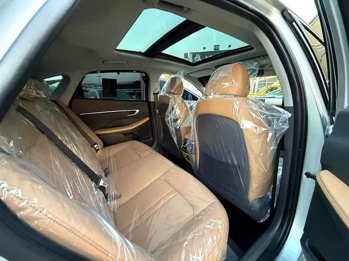 Подержанный Hyundai Sonata VIII (DN8) Рестайлинг, 2.5 л, 2024 в Дубае от Platform Used Cars Серебристый цвет. GCC | AUTO.AE