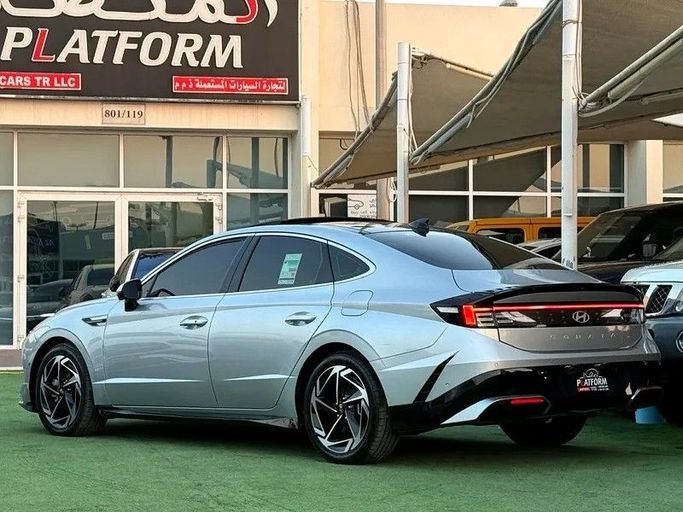 Подержанный Hyundai Sonata VIII (DN8) Рестайлинг, 2.5 л, 2024 в Дубае от Platform Used Cars Серебристый цвет. GCC | AUTO.AE