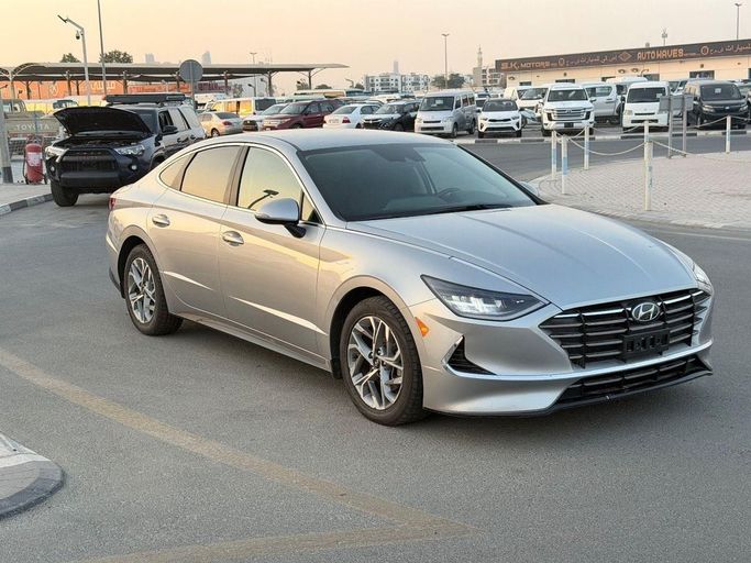 مستعملة Hyundai Sonata ثامناً (DN8), 2.5 l, 2020 في في دبي من Shamshad Motors FZCO، اللون فضي. المواصفات الكندية | AUTO.AE