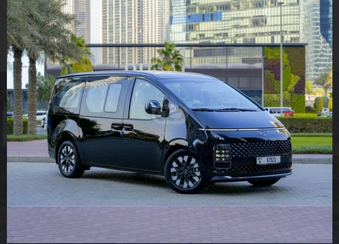 Hyundai Staria, 2023 минивэн  класса в Дубае от Lite Rent черный цвет | AUTO.AE