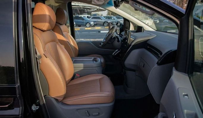 Подержанный Hyundai Staria, 2.2 л, 2022 в Дубае от Dresden Motors Черный цвет. GCC | AUTO.AE