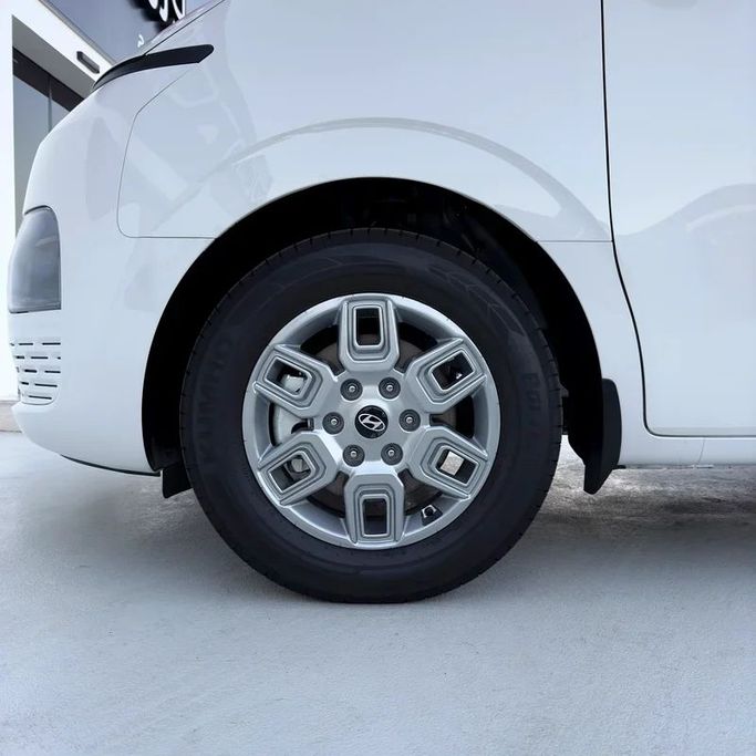 Новый Hyundai Staria, 2.2 л, 2025 в Дубае от Sola Motors Белый цвет. GCC | AUTO.AE