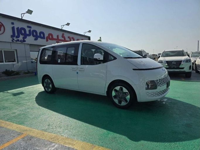 Новый Hyundai Staria, 3.5 л, 2025 в Дубае от Mohamed Hakim Motors Белый цвет. Other | AUTO.AE