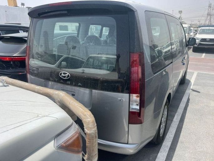 Новый Hyundai Staria, 3.5 л, 2025 в Дубае от Mohamed Hakim Motors Черный цвет. GCC | AUTO.AE