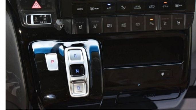 Новый Hyundai Staria, 2.2 л, 2023 в Дубае от Mohamed Hakim Motors Черный цвет. GCC | AUTO.AE