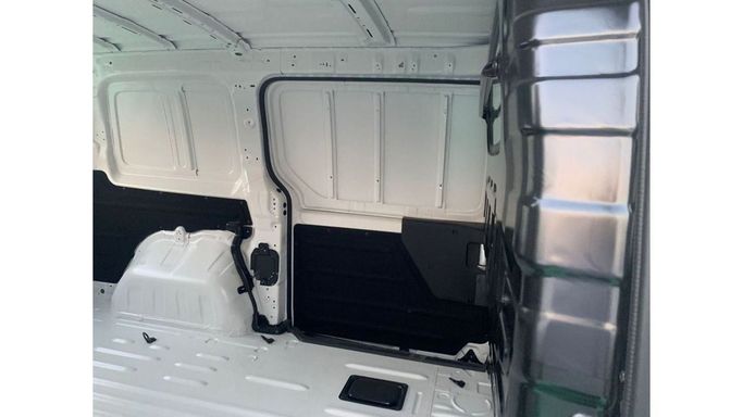 Новый Hyundai Staria, 3.5 л, 2023 в Дубае от Mohamed Hakim Motors Белый цвет.  | AUTO.AE